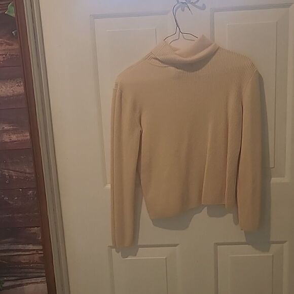 Liz Claiborn Large Pale Yellow Turtleneck Sweater - Picture 2 of 6